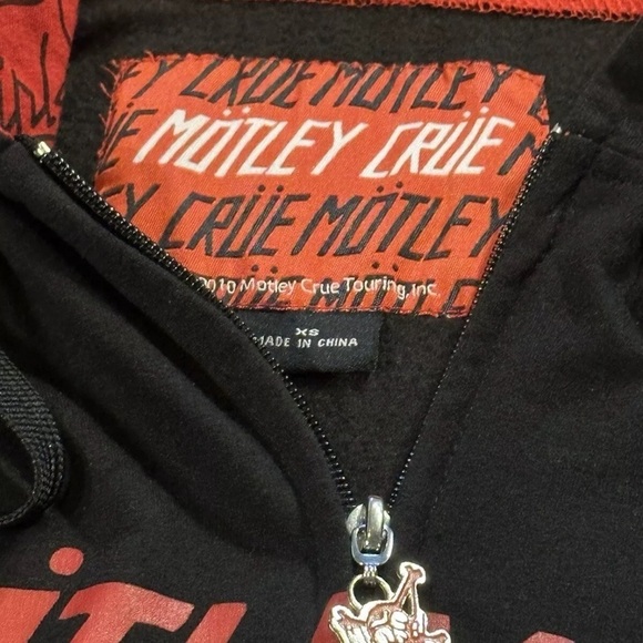 2010 Motley Crue Too Fast For Love hoodie X-SMALL RARE PULLED Concert Tour NEW - Picture 3 of 5